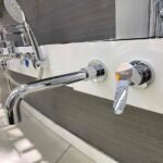 Vòi lavabo CAESAR B308C nóng lạnh gắn tường - Ảnh 2