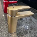 Vòi lavabo CAESAR B390CGU nóng lạnh, màu vàng đồng - Ảnh 2