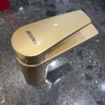 Vòi lavabo CAESAR B390CGU nóng lạnh, màu vàng đồng - Ảnh 3