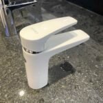 Vòi lavabo CAESAR B390CWU nóng lạnh, màu trắng - Ảnh 2