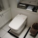 Bồn cầu thông minh CAESAR CA1380H. 1 khối nắp điện tử TAF300 - Ảnh 5