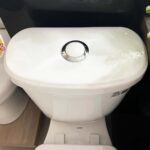 Bồn cầu CAESAR CD1338 2 khối nắp thường M220 - Ảnh 6