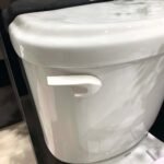 Bồn cầu CAESAR CPT1332 2 khối nắp thường M220, xả gạt, thoát ngang - Ảnh 6