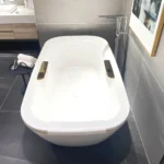 Bồn tắm TOTO NEOREST PJY1886HPWMNE#GW/ TVBF412 đá cẩm thạch đặt sàn, có tay vịn, kèm ống thải TVBF412 - Ảnh 7