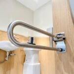 Thanh tay vịn TOTO T113HK7R/ T110D17S (loại có thể bật lên) - Ảnh 4