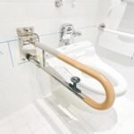 Thanh tay vịn TOTO T114HK7R#MLA/ T110D17S (loại có thể bật lên) - Ảnh 2