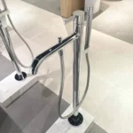 Sen cây bồn tắm TOTO TBG11306AA/ TBN01105B - Ảnh 3