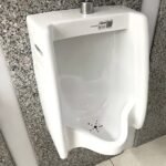 Bồn tiểu nam CAESAR U0240 treo tường, thoát ngang - Ảnh 2