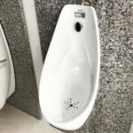 Bồn tiểu nam CAESAR U0264 treo tường, thoát ngang - Ảnh 3