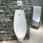 Bồn tiểu nam CAESAR U0266 treo tường, thoát ngang - Ảnh 2