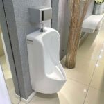 Bồn tiểu nam CAESAR U0282 treo tường, cấp nước trên, thoát ngang - Ảnh 3