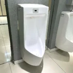 Bồn tiểu nam CAESAR UA0283 treo tường, kèm van xả cảm ứng A640, thoát ngang - Ảnh 4