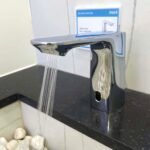 Vòi lavabo INAX AMV-91K (AMV91K) nóng lạnh, cảm ứng dùng điện 220V - Ảnh 3