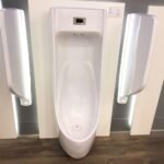 Bồn tiểu nam INAX ASU-500V/ BW1 (ASU-500V) treo tường, xả cảm ứng dùng pin AA - Ảnh 2