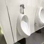 Bồn tiểu namTOTO UT560T#XW treo tường - Ảnh 2