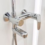 Sen cây INAX BFV-915S (BFV915S) nóng lạnh, tay sen dáng tròn - Ảnh 2