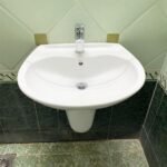 Chậu rửa mặt lavabo TOTO LT300C#W treo tường - Ảnh 3