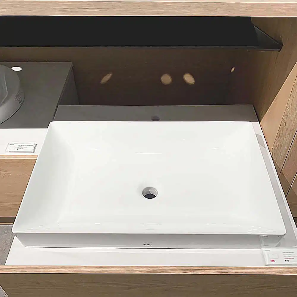 Lavabo TOTO LT4716G17#MW đặt bàn - Ảnh 3