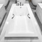 Bồn tắm TOTO PAY1520HV#W/ TVBF411 dạng xây, có tay vịn kèm ống thải TVBF411 - Ảnh 2