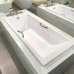 Bồn tắm TOTO PAY1720HV#W/ TVBF411 dạng xây, có tay vịn, kèm ống thải TVBF411 - Ảnh 3