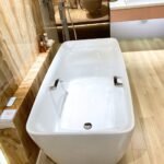 Bồn tắm TOTO PJY1724WHPWEN#MW đá cẩm thạch đặt sàn, có tay vịn - Ảnh 5