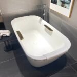 Bồn tắm TOTO NEOREST PJY1886HPWMGE#GW/ TVBF412 đá cẩm thạch đặt sàn, có tay vịn, kèm ống thải TVBF412 - Ảnh 4