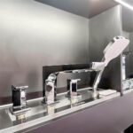 Vòi xả bồn tắm TOTO TBG07202A nóng lạnh, dòng GE (4 lỗ), màu chrome, kèm tay sen - Ảnh 2