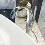 Sen cây bồn tắm TOTO TBP01301AA#MBL dòng Matsu đen mờ - Ảnh 3