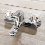 Vòi sen tắm TOTO TBS03302V/ TBW01008V nóng lạnh - Ảnh 2