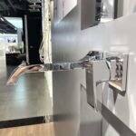 Vòi lavabo TOTO TLG08308BA#MBL nóng lạnh, gắn tường dòng GC (2 lỗ) - Ảnh 4