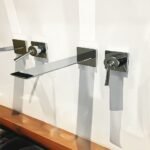 Vòi lavabo TOTO TLP02309BA#MBL nóng lạnh, gắn tường dòng ZL (2 lỗ), màu đen mờ - Ảnh 2