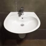 Chậu rửa mặt lavabo TOTO LT240CS#W treo tường - Ảnh 3