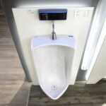 Bồn tiểu nam INAX AU-411V/ BW1 (AU-411V) treo tường - Ảnh 2