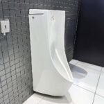 Bồn tiểu nam TOTO USWN900A#XW/ HHF90603 xả cảm ứng pin, kèm ống chờ HHF90603 - Ảnh 3