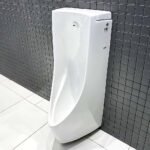 Bồn tiểu nam TOTO USWN900A#XW/ HHF90603 xả cảm ứng pin, kèm ống chờ HHF90603 - Ảnh 2