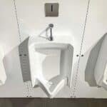 Bồn tiểu nam TOTO UT445#W treo tường - Ảnh 3