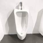 Bồn tiểu nam TOTO UT500T#XW treo tường - Ảnh 3