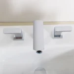 Vòi Lavabo TOTO TLG02201BB nóng lạnh dòng GO (3 lỗ) - Ảnh 2