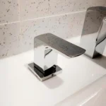 Vòi Lavabo TOTO TLG02201BB nóng lạnh dòng GO (3 lỗ) - Ảnh 4